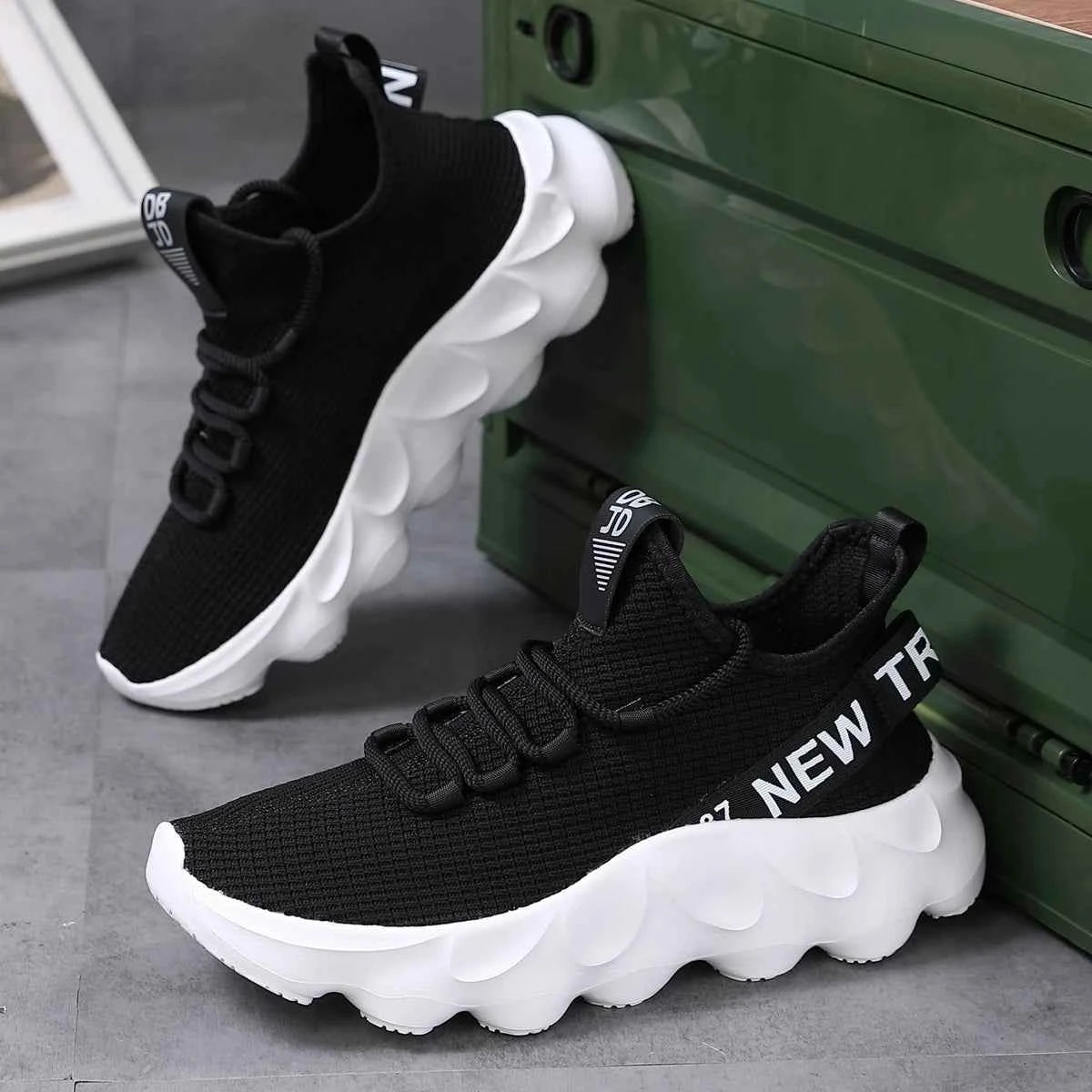 Men's Large Size Outdoor Hiking And Running Shoes Comfortable Casual Versatile Fashionable Sports Shoes for Couples Training