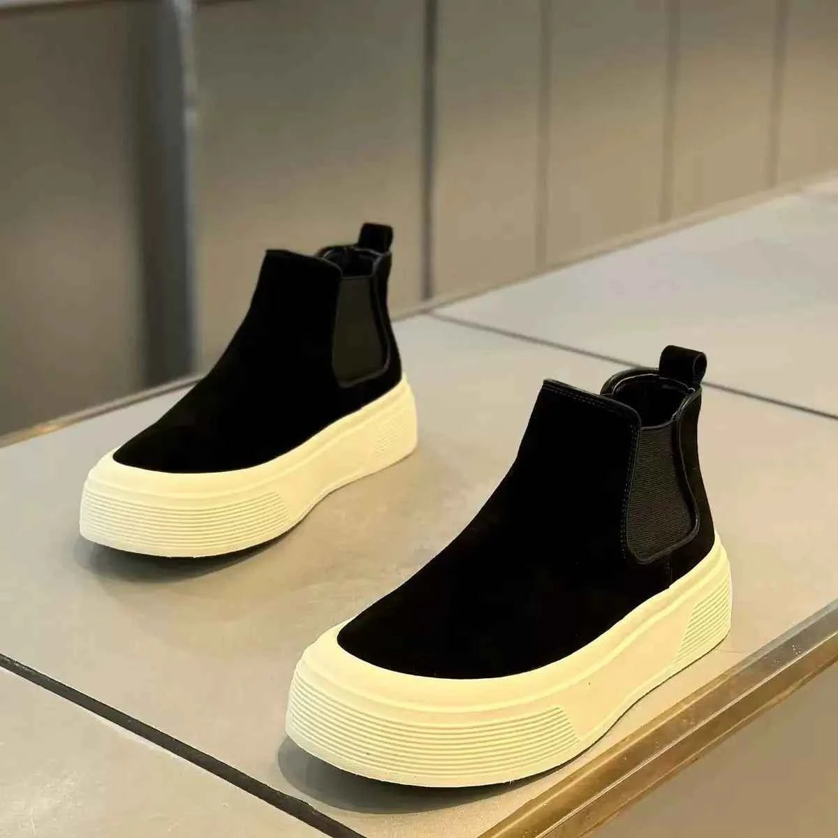 Men's shoes 2026 spring new fashion high top casual thick soled board shoes outdoor anti slip warm suede cotton shoes
