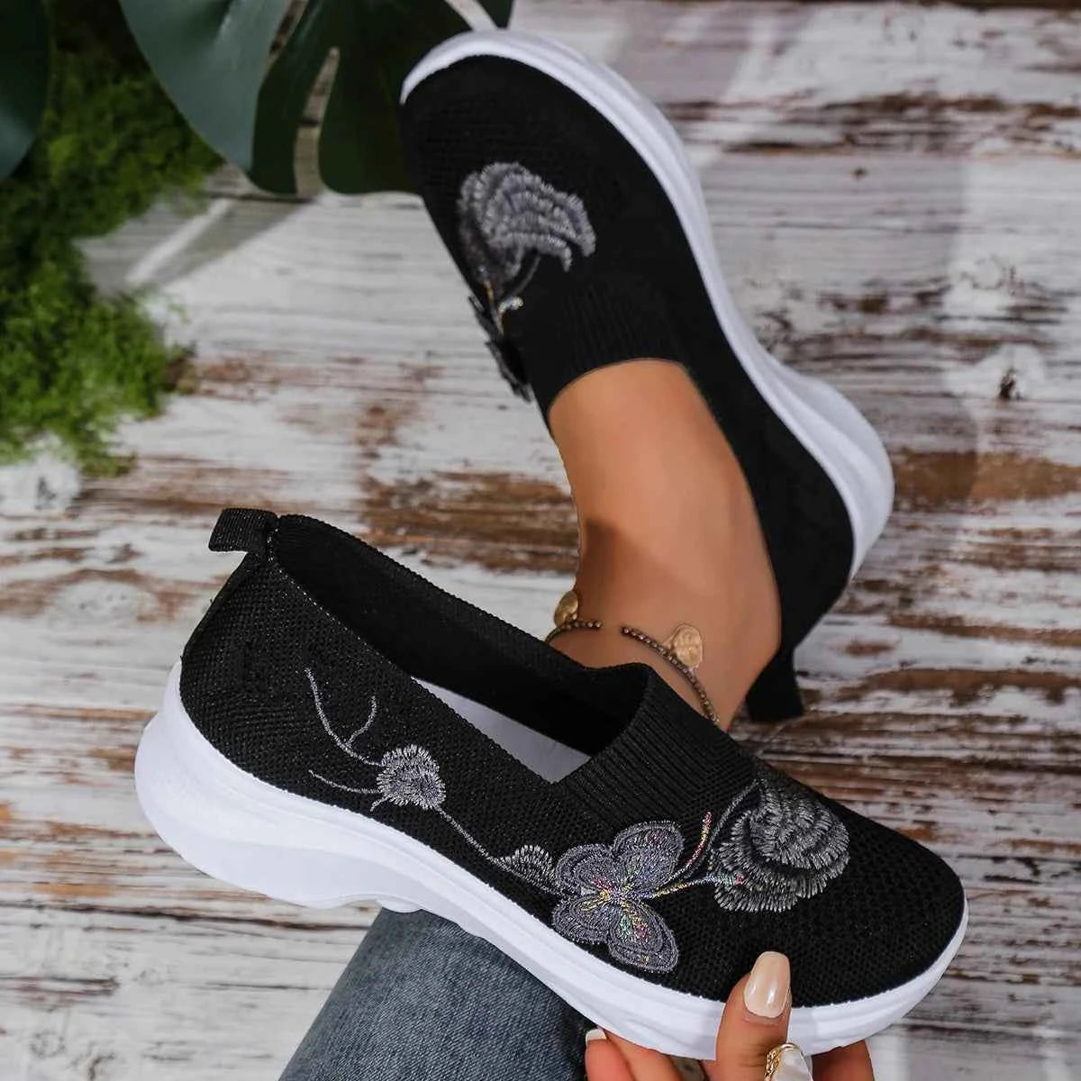 Women's shoes women's Single Embroidered Shoes Soft Breathable Work Footwear Comfortable Design for Professional Environments